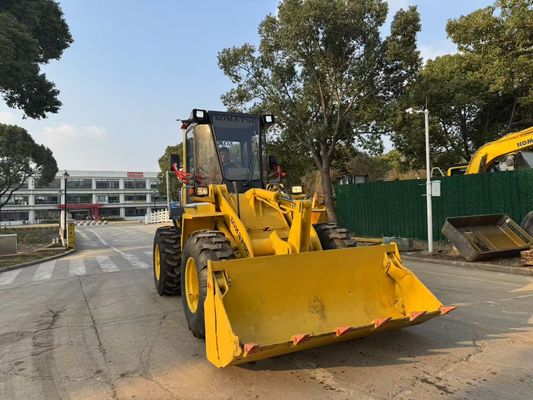 Оригинальная японская подержанная Komatsu WA100-1 колесные погрузчики работают в саду