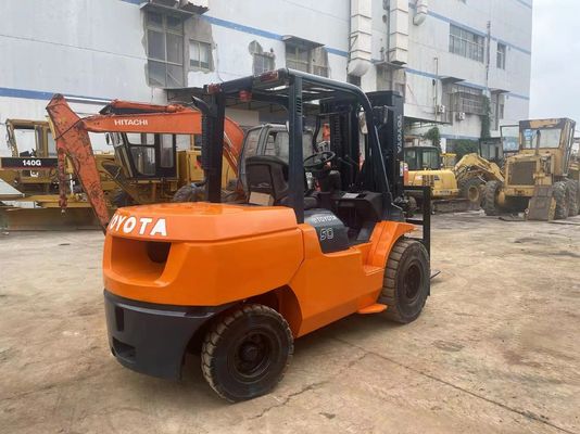 5 тонн 7FD50 Подержанный вилочный погрузчик Toyota Original Japan Сокращение шума для склада