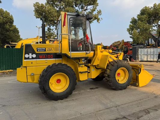 Оригинальная японская подержанная Komatsu WA100-1 колесные погрузчики работают в саду