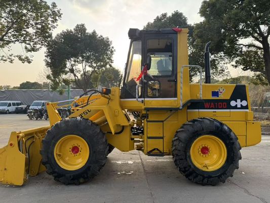 Оригинальная японская подержанная Komatsu WA100-1 колесные погрузчики работают в саду