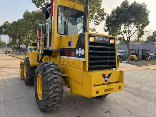 Оригинальная японская подержанная Komatsu WA100-1 колесные погрузчики работают в саду