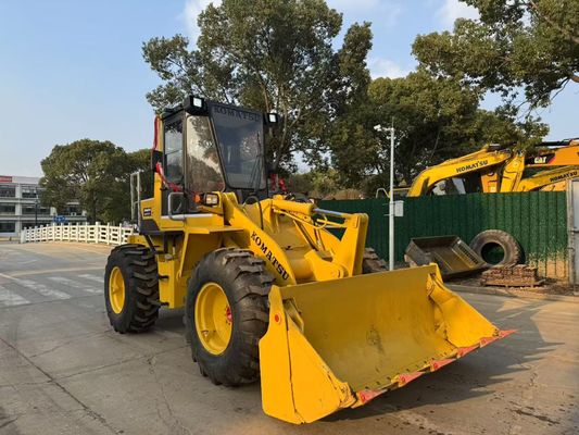 Оригинальная японская подержанная Komatsu WA100-1 колесные погрузчики работают в саду