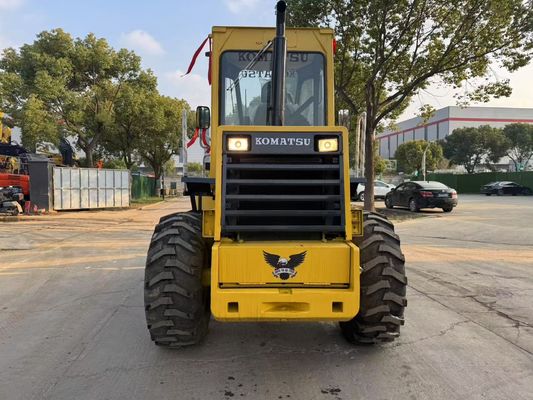 Оригинальная японская подержанная Komatsu WA100-1 колесные погрузчики работают в саду