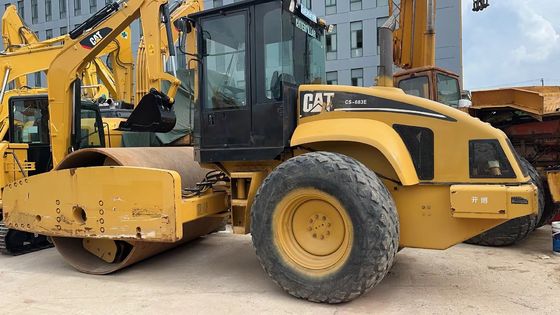 Оригинальный цвет Использованный Caterpillar CS-683E Single Drum Road Roller В отличном состоянии