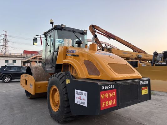Использованный однобарабанный каток XCMG XS223J, простое управление и хорошее состояние